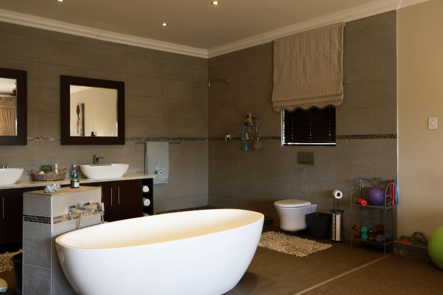 3 Bedroom Property for Sale in Van Der Hoff Park North West